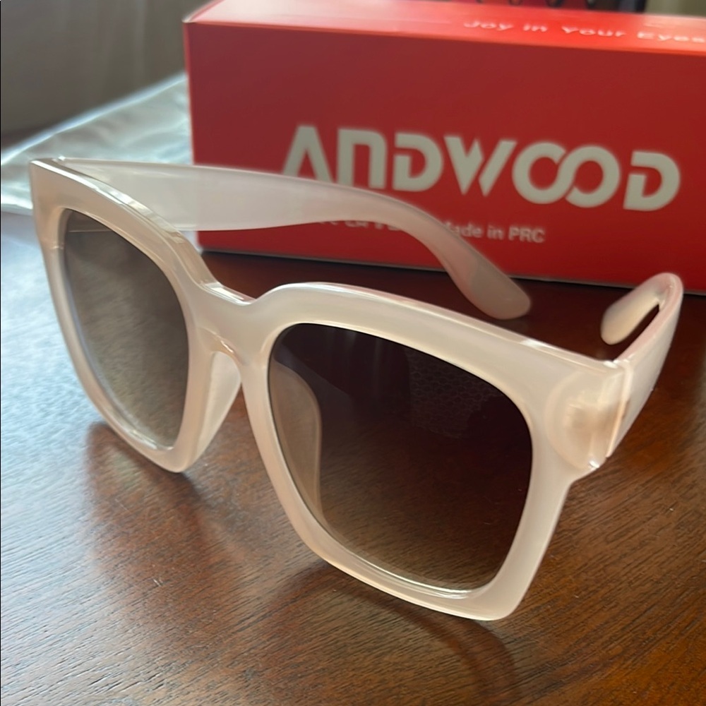 Women's Light Pink Cream Sunglasses